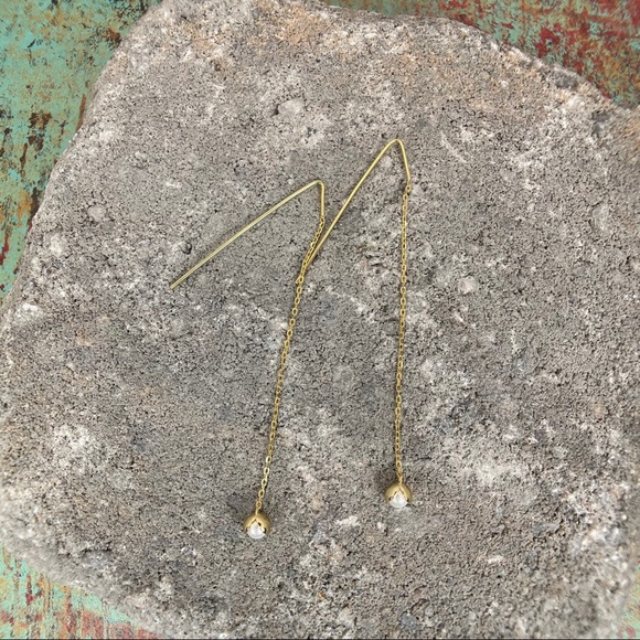 Dainty Pearl Gold Threader Earrings - Picture 2 of 4